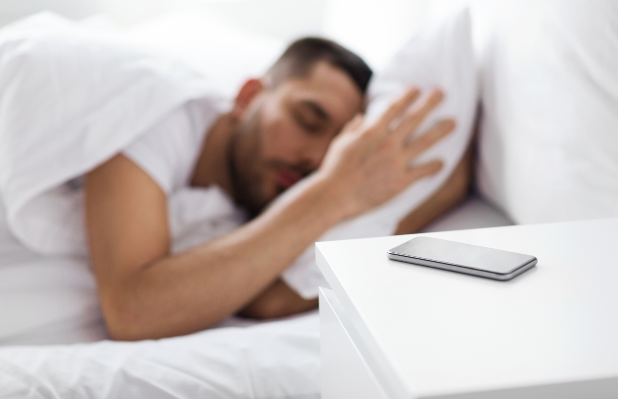 Waarom ‘s nachts je telefoon updaten niet ideaal is