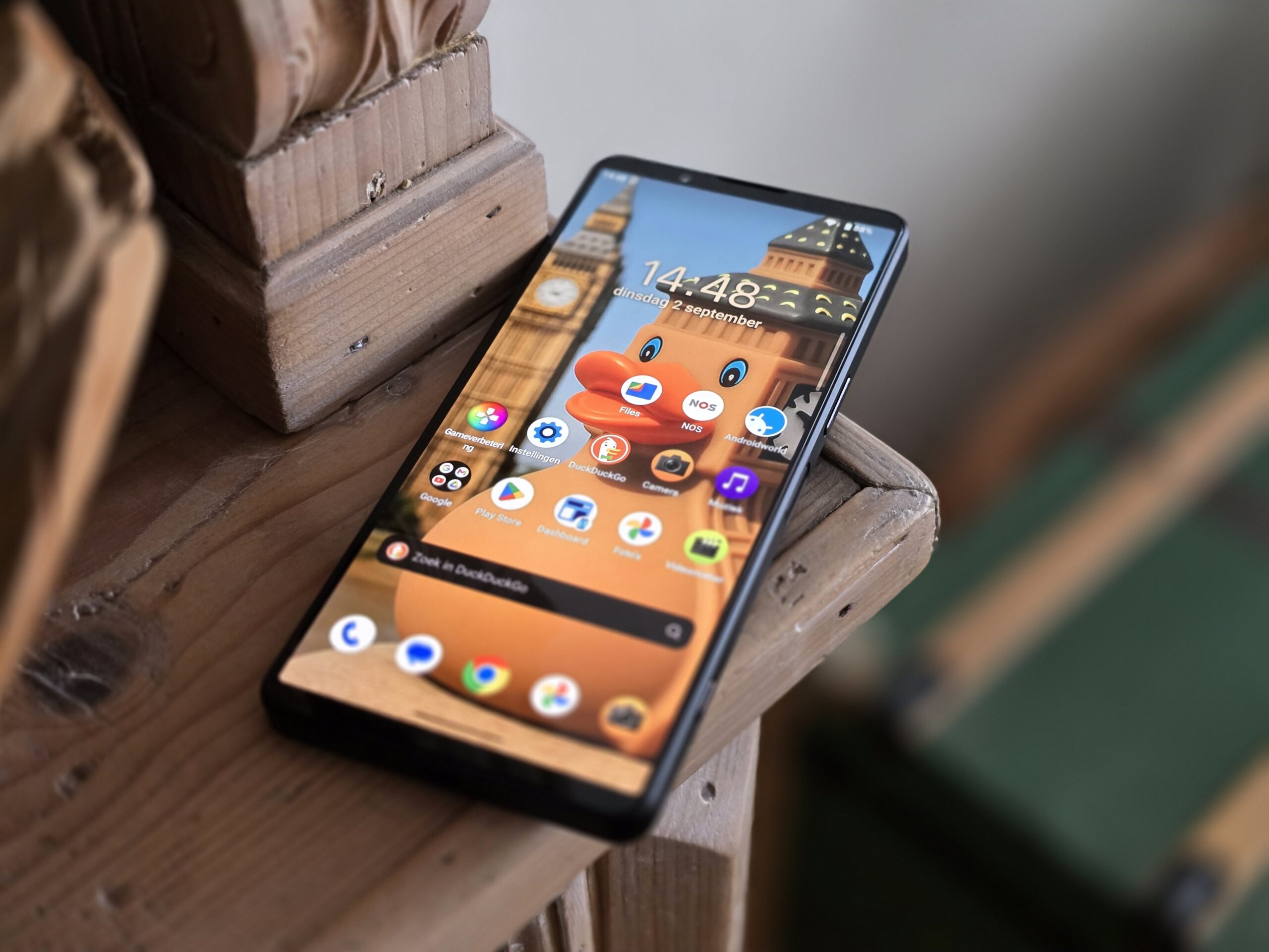 Koop je een nieuwe telefoon? Dit standaard onderdeel mis je straks mogelijk in de doos