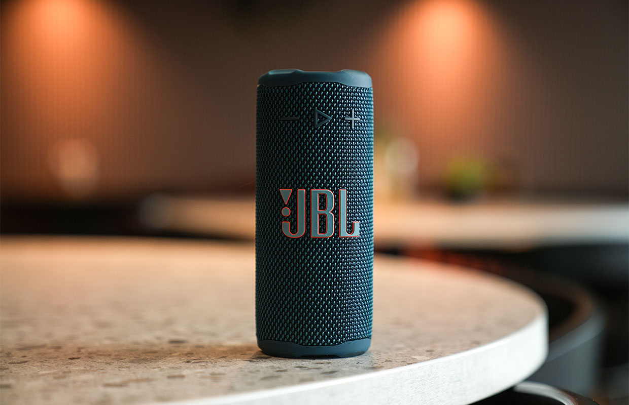 JBL Grip review staan op tafel