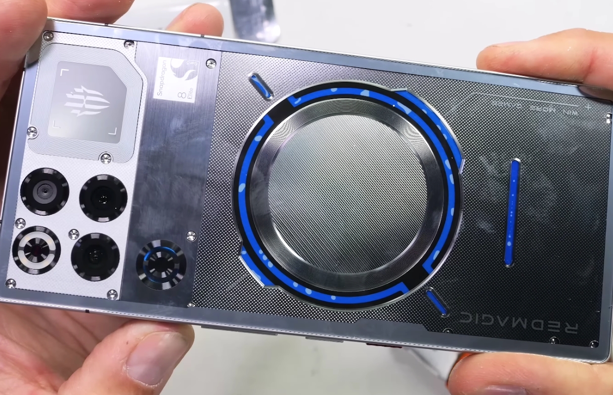 Redmagic 11 Pro toont bij het uit elkaar halen hoe bizar zijn koelsysteem is