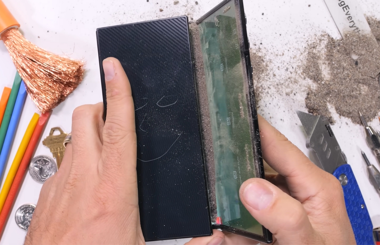 Krak! Samsung Galaxy Z TriFold gaat in luttele seconden stuk in stresstest