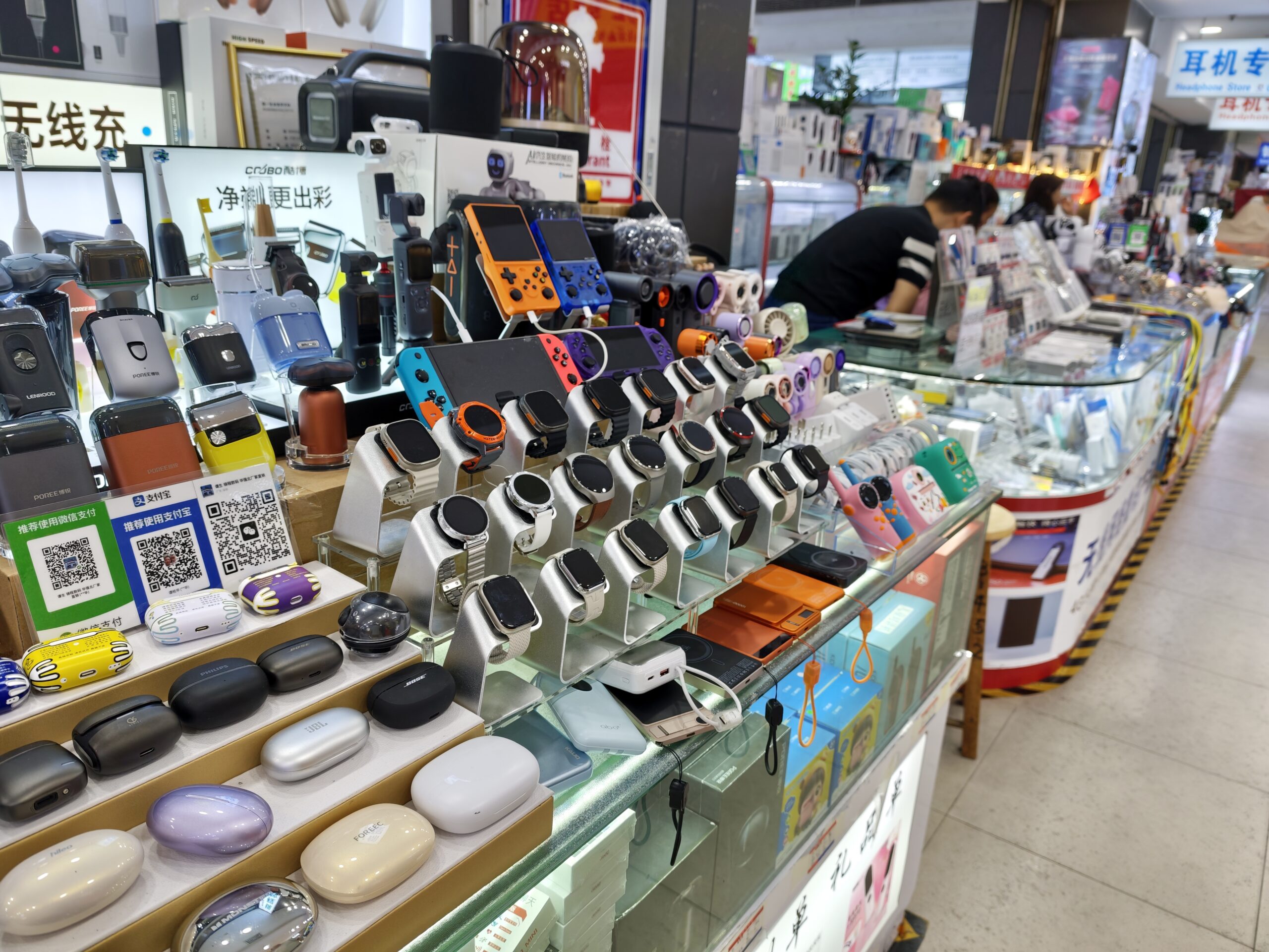 In deze Chinese techstraat koop je gadgets goedkoper dan op AliExpress